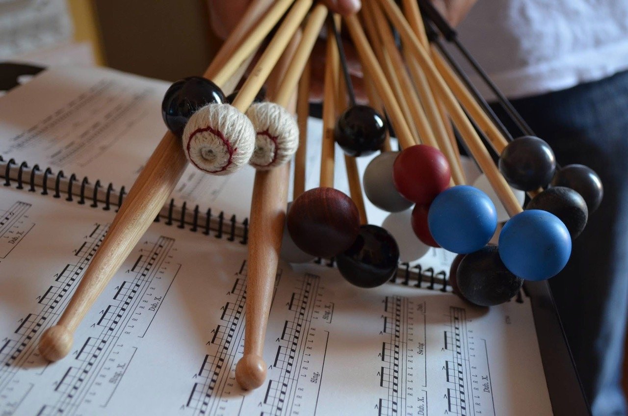 Cómo elegir baquetas de percusión según el repertorio: Guía para Profesionales